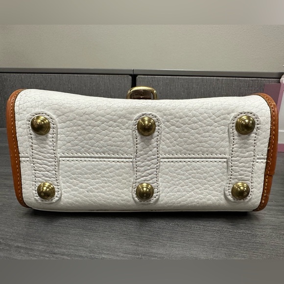 Vintage Dooney Bourke Leather White Essex Shoulder Bag Brass Hardware Tan Trim - Picture 3 of 17